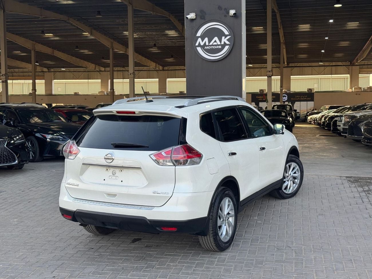 نيسان روج  2.5L V4 / PANORAMIC SUNROOF / AWD / 360 CAMERA / 7 SEATS / REAR AC