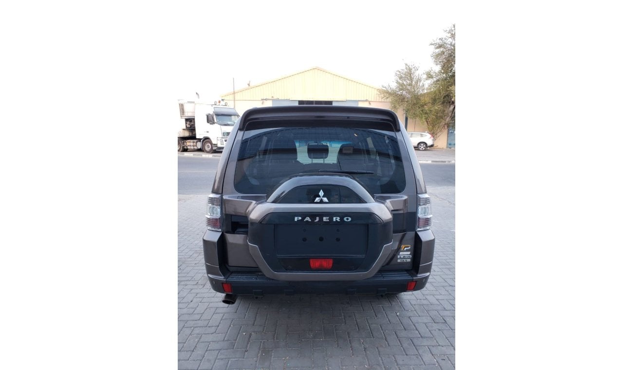 Mitsubishi Pajero Clean car full option