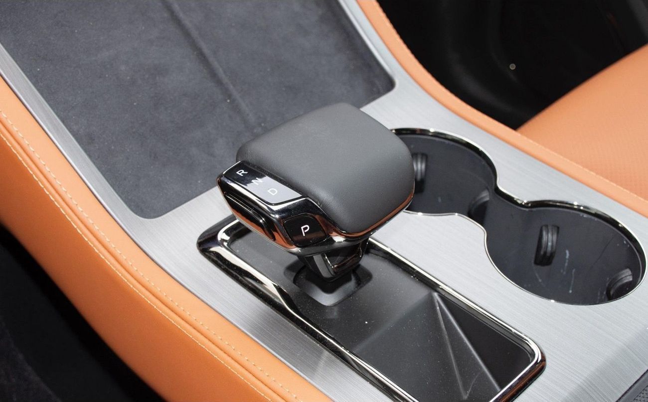 ROX 01 VIP 6-SEATER GCC Specs 2025 Model