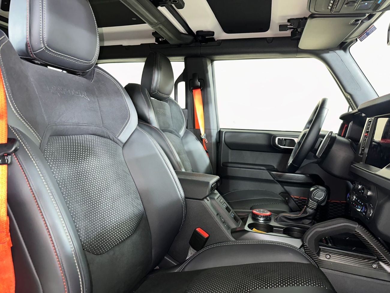 فورد برونكو RAPTOR B4D4925SB / AL TAYER MOTORS AL QOUZ SHOWROOM