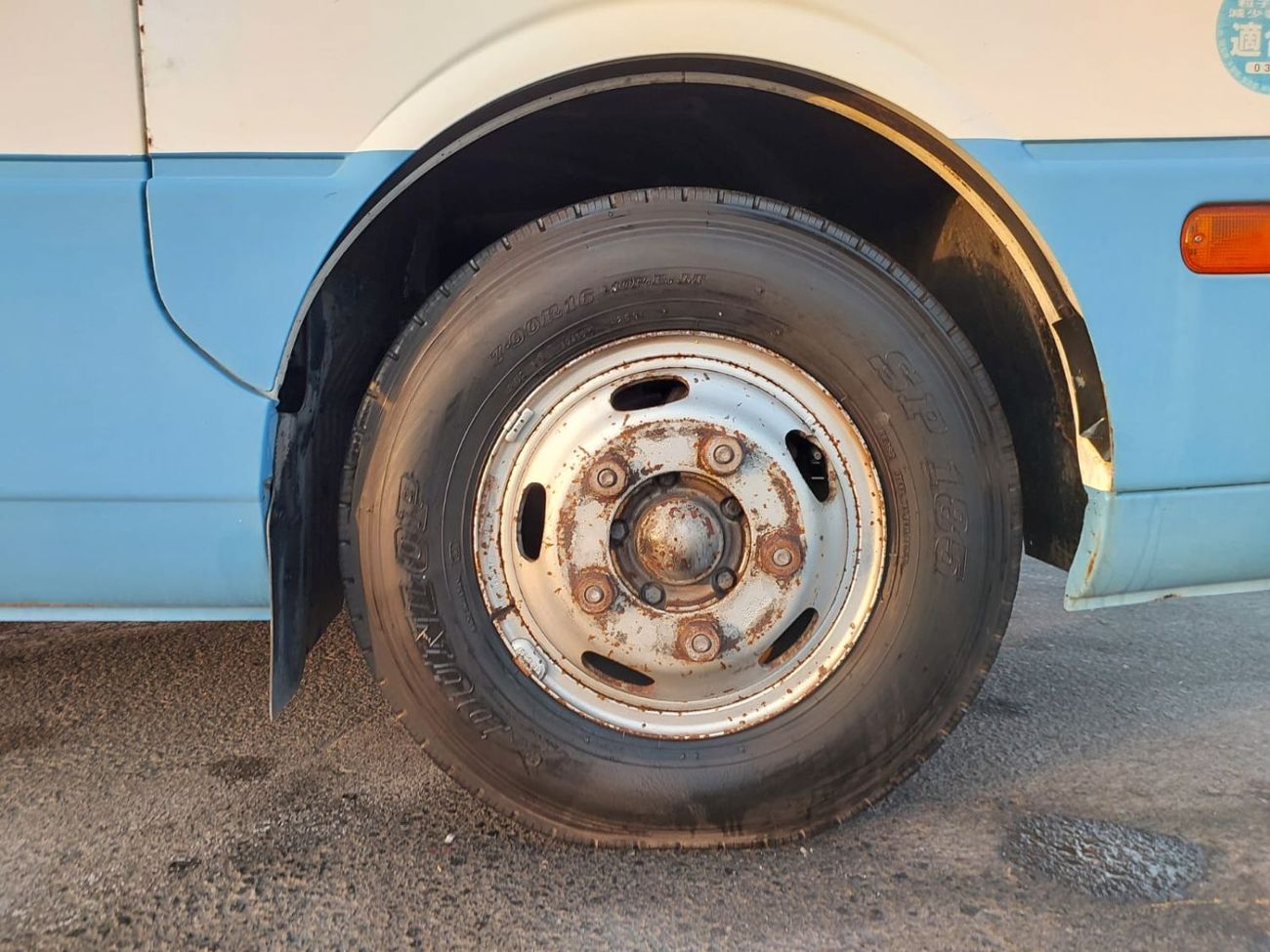 Mitsubishi Rosa (RAMADAN OFFER) MITSUBISHI ROSA BUS RHD 1998 MODEL 5.2 L DIESEL MANUAL(PM00311)