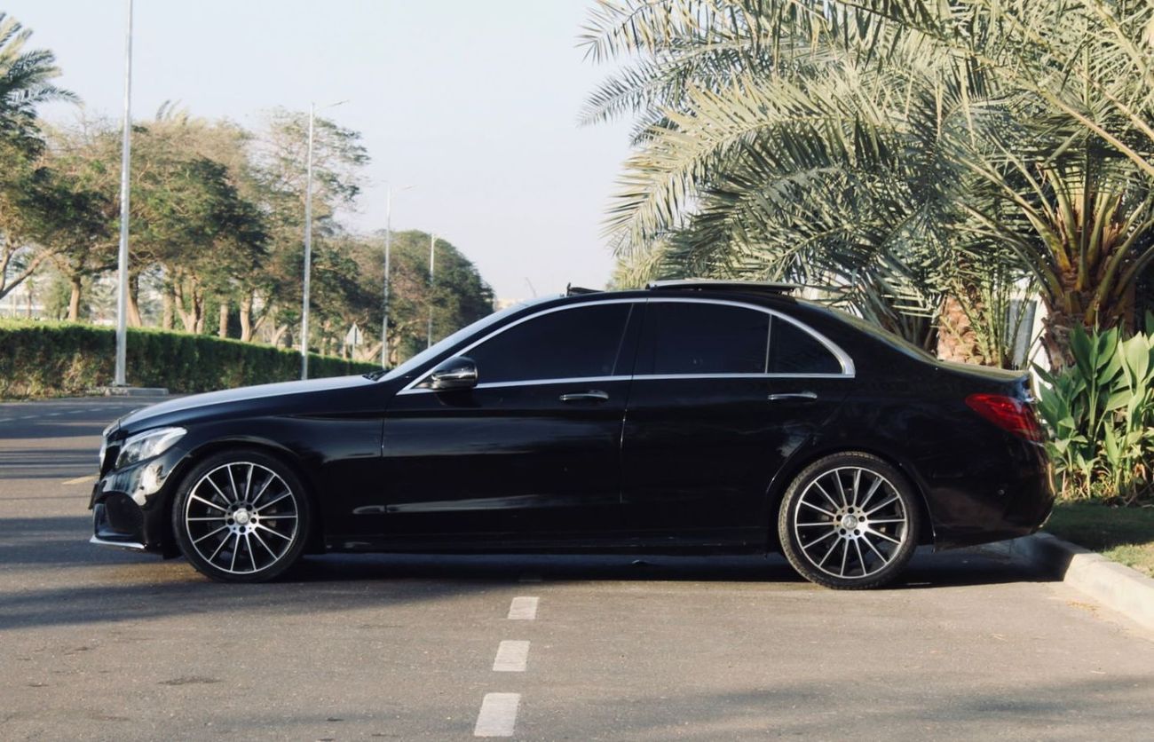 Mercedes-Benz C 200 Mercedes-Benz C200 | AMG Package | GCC Specification | Original Condition  A stylish and well-mainta