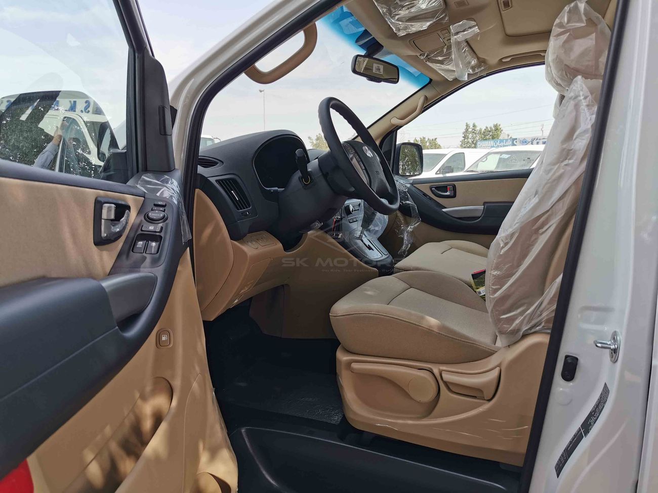 Hyundai H-1 2.4L 4CY Petrol, 16" Rims, Front & Rear A/C, Dual Airbags, CD-USB-AUX, Fabric Seats (CODE # HV02)