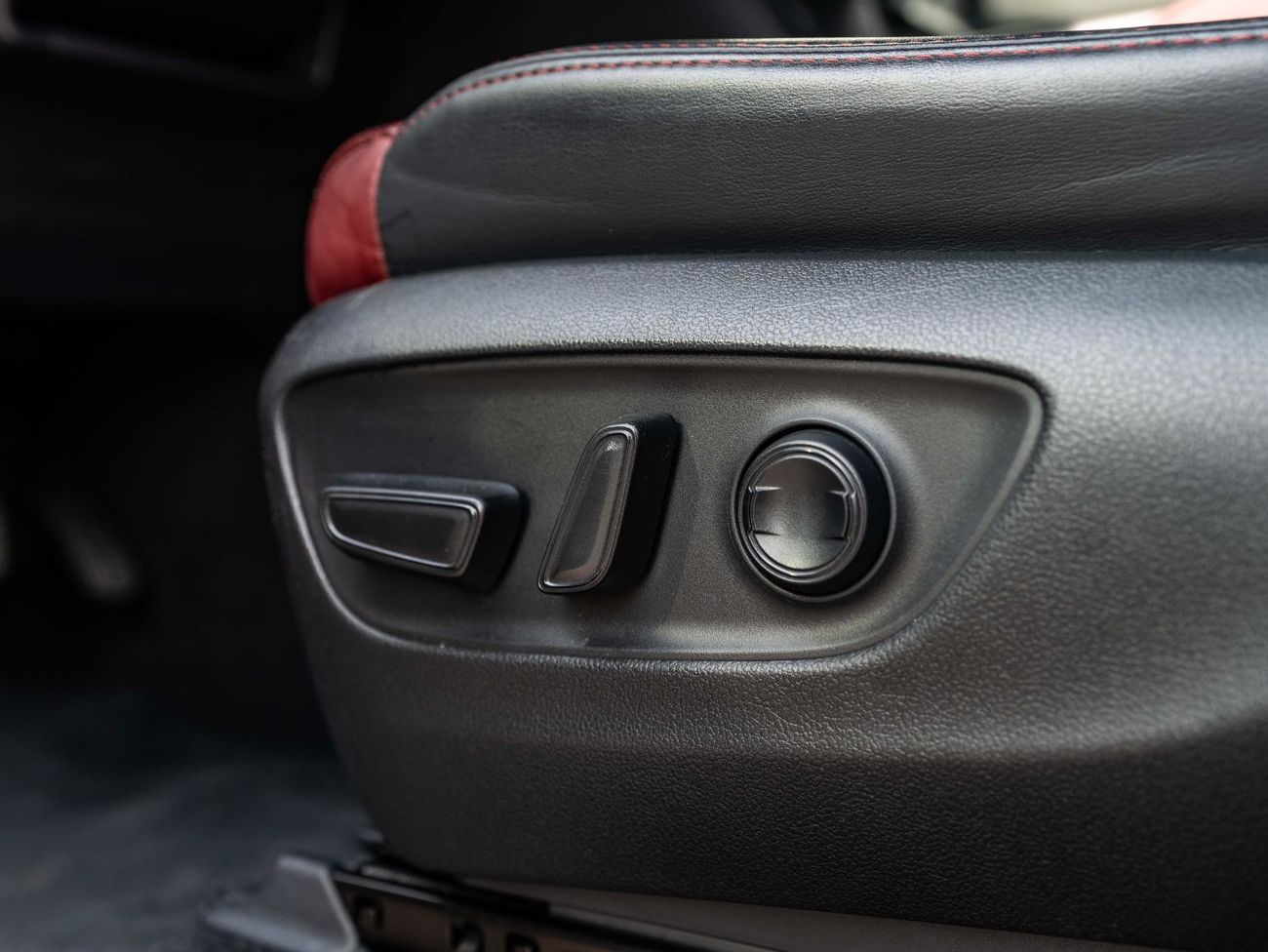 Toyota Land Cruiser GR-S 3.3L