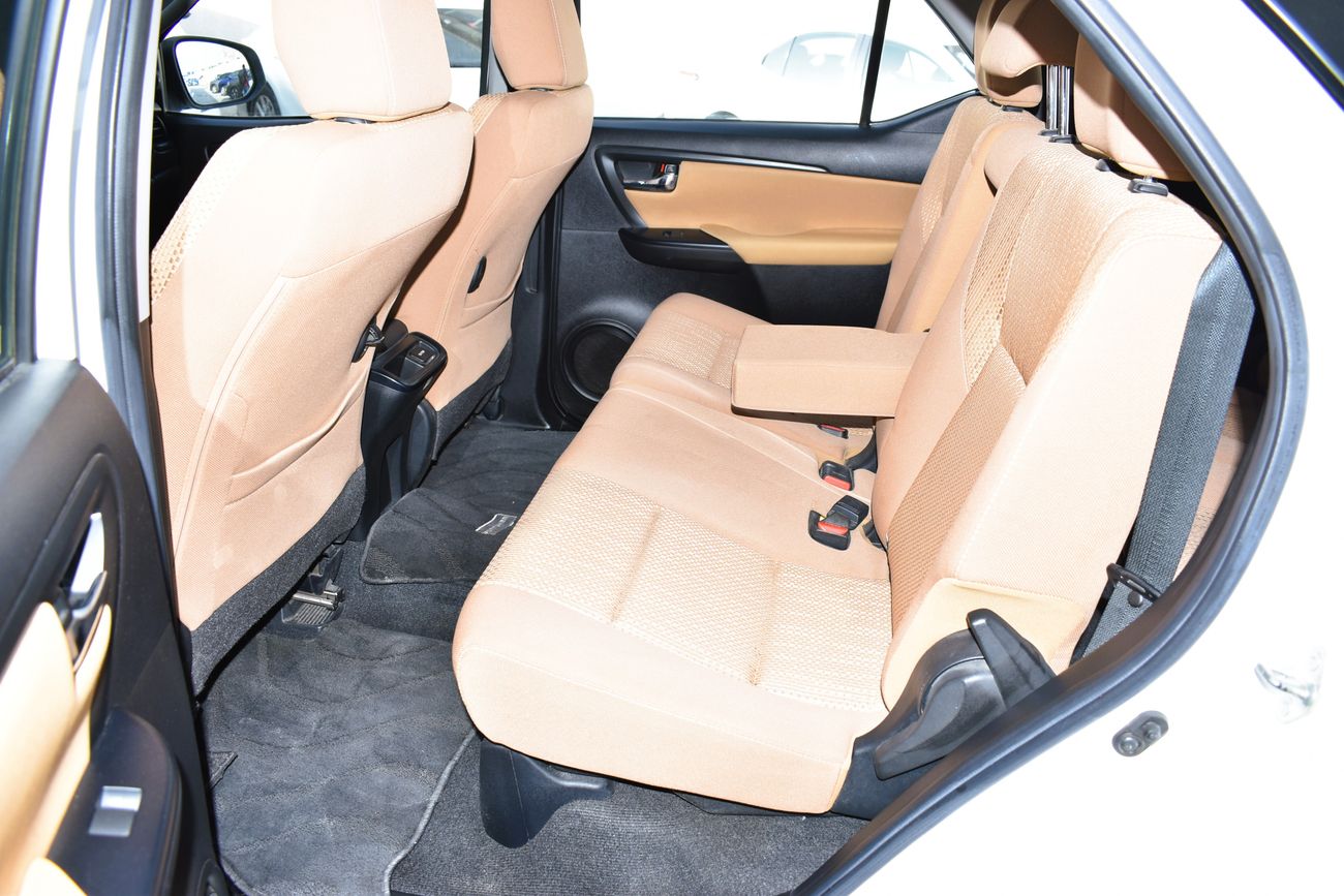 Toyota Fortuner AED 1519 PM | 2.7L EXR 4WD GCC DEALER WARRANTY