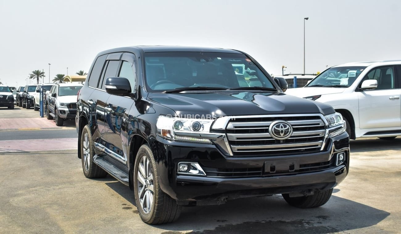 Used Toyota Land Cruiser V8 2019 for sale in Dubai - 659345