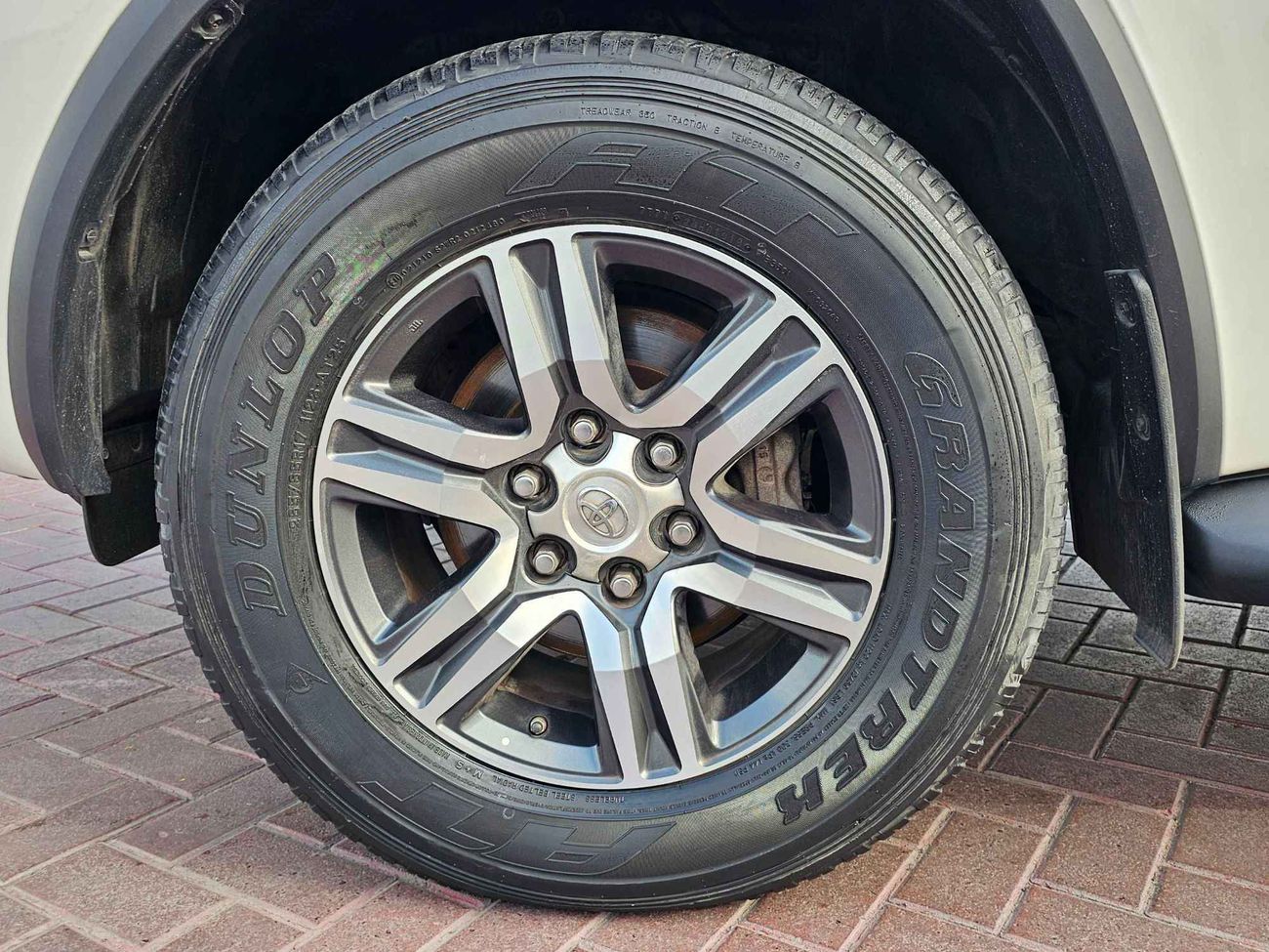 Toyota Fortuner // EXR // V4 // FULL OPTION // LOW MILEAGE (LOT # 90403)