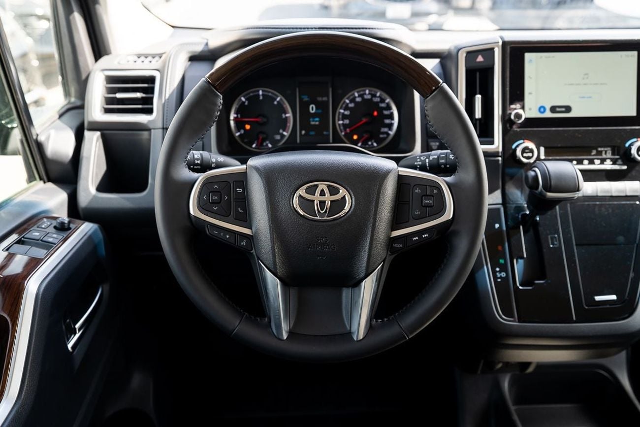 تويوتا جرافينا Premium 6 seater Diesel 2.8L Automatic Transmission 2025