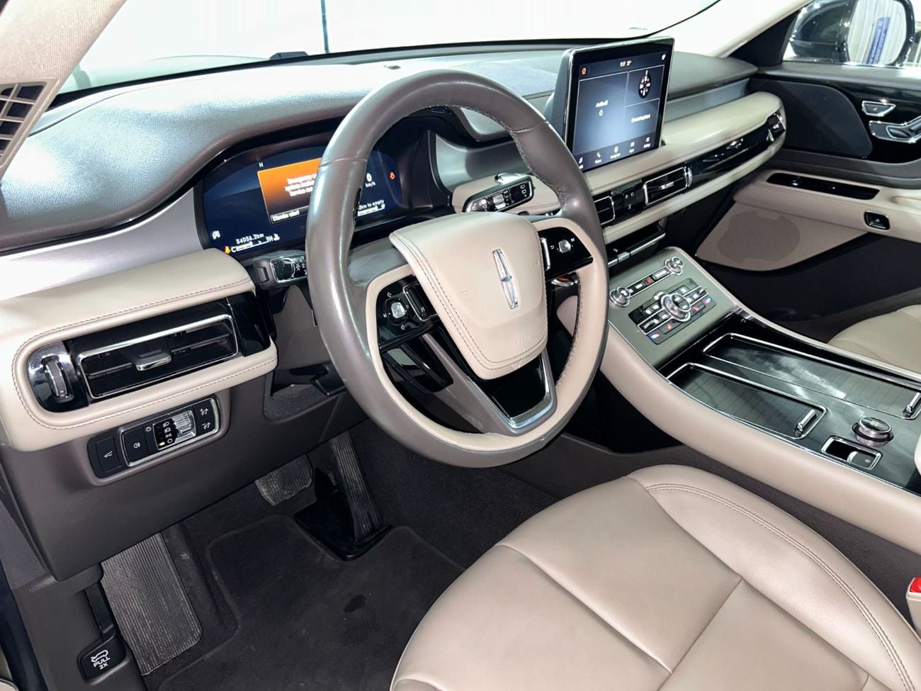 Lincoln Aviator Std 3.0L AVI122 / FREE Insurance + Registration / AL TAYER MOTORS AL QOUZ SHOWROOM