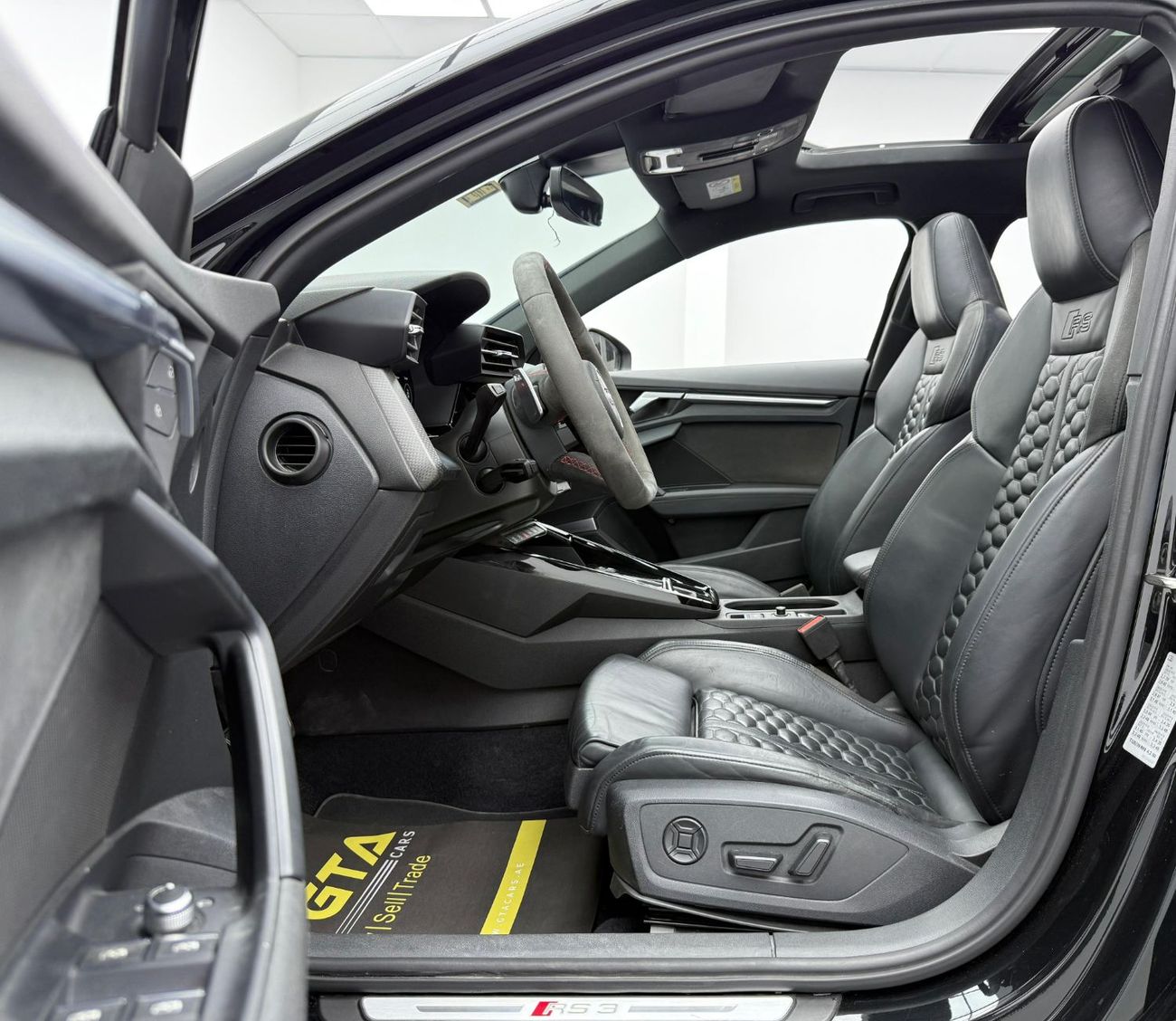 Audi RS3 TFSI quattro 2.5L Sportback 2022 Audi RS3, 1 Year Unlimited KM Warranty, Excellent Condition