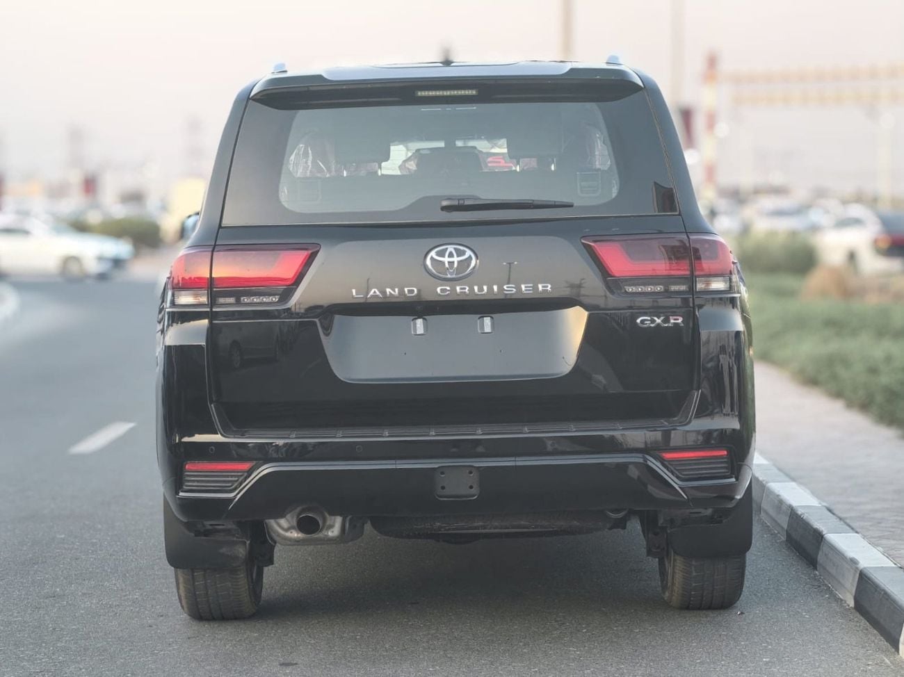Toyota Land Cruiser GXR 4.0L NO RADAR