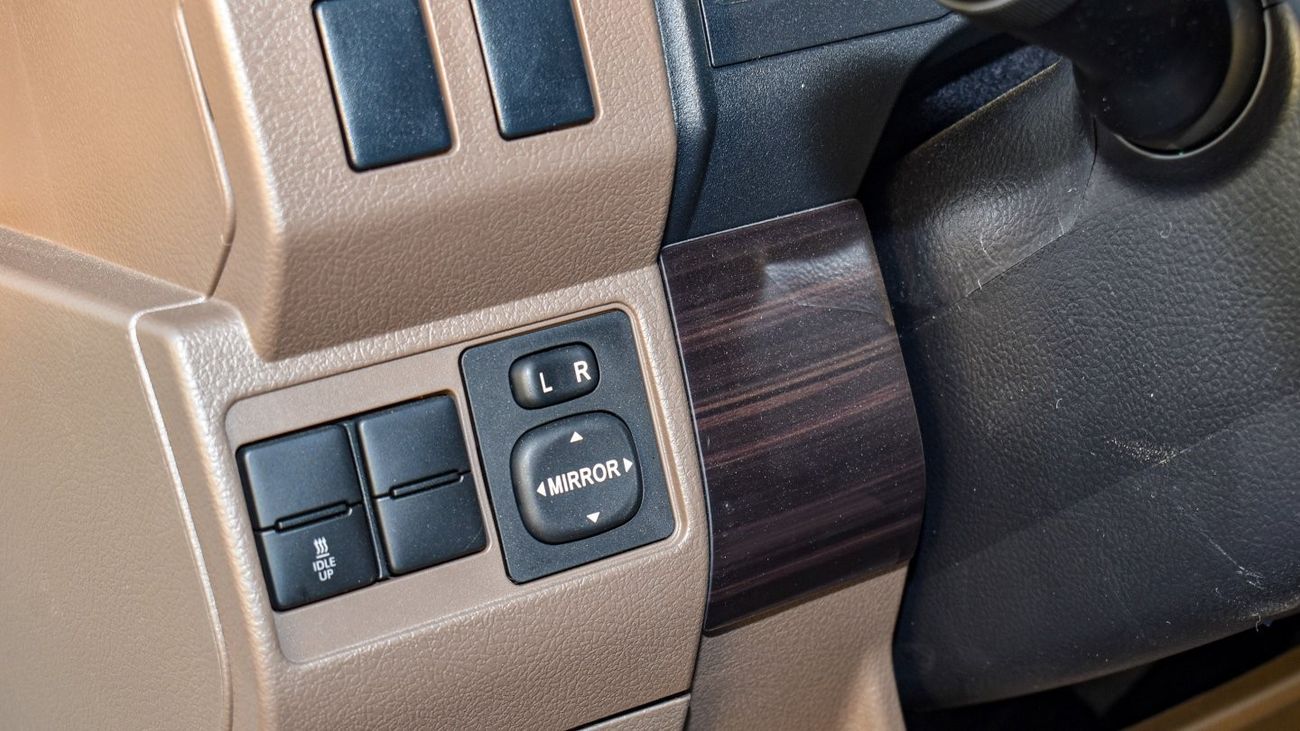 Toyota Land Cruiser 70 2.8L Diesel A/T