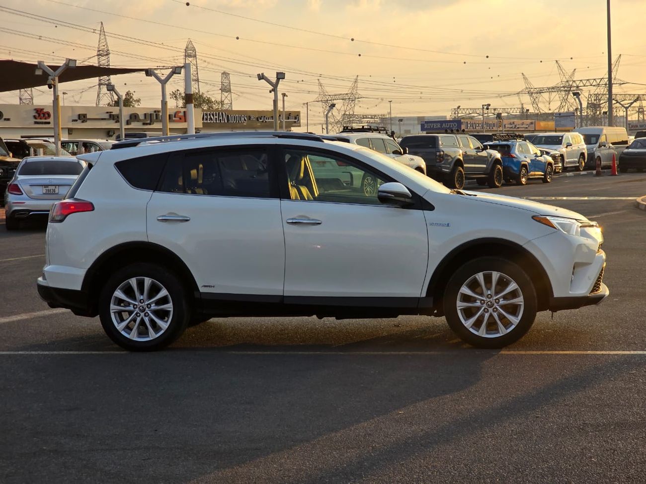 تويوتا راف ٤ 2.5L (AWD) hybrid limited