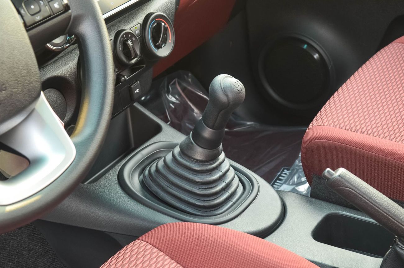 تويوتا هيلوكس TOYOTA HILUX 2.7L RWD PETROL PICKUP 2025