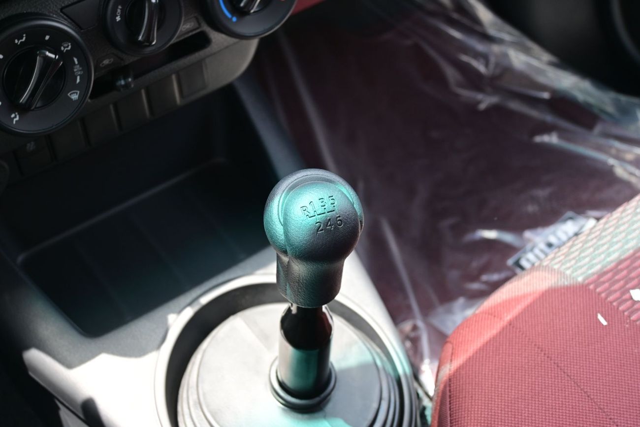 Toyota Hilux GL 2.4L Double Cab Utility Toyota Hilux 2.4L Diesel Manual 4WD, Model 2025, Color White