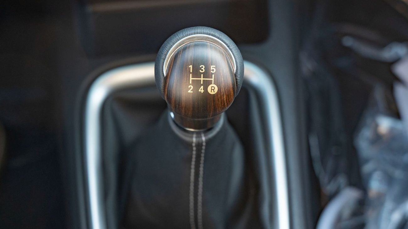 تويوتا هيلوكس 2025 Toyota Hilux DC 2.7L Petrol MT - Black Interior