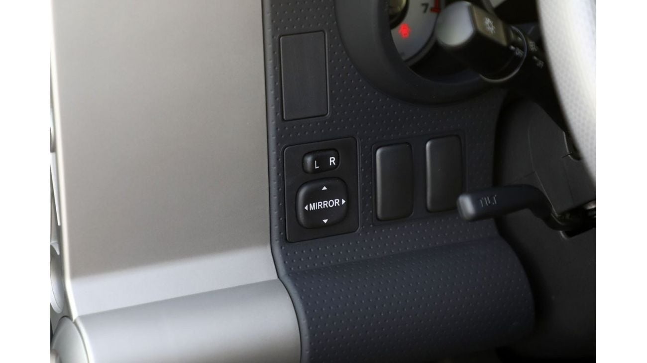 تويوتا إف جي كروزر تويوتا اف جي كروزر 4.0 جي بي ال 2023 - اسود ابيض من داخل اسود | تصدير فقط