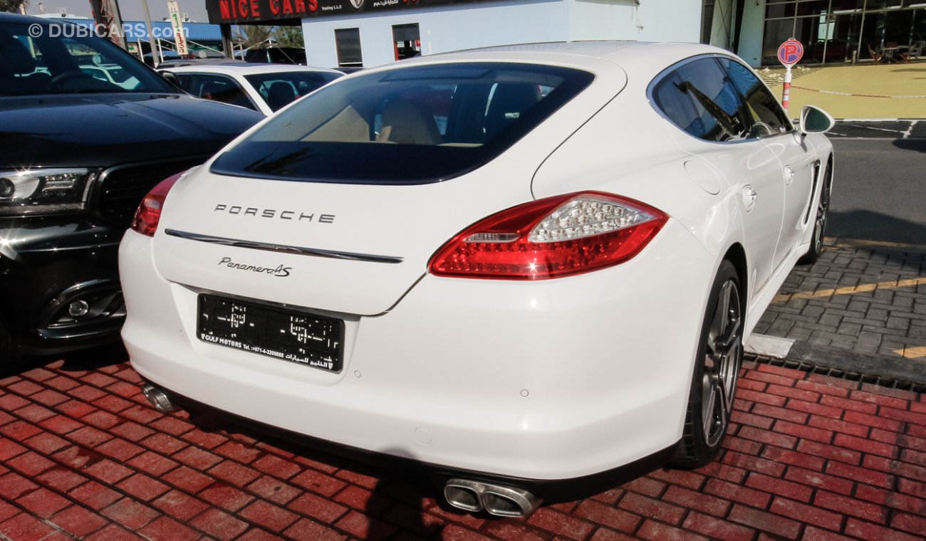 Porsche Panamera S