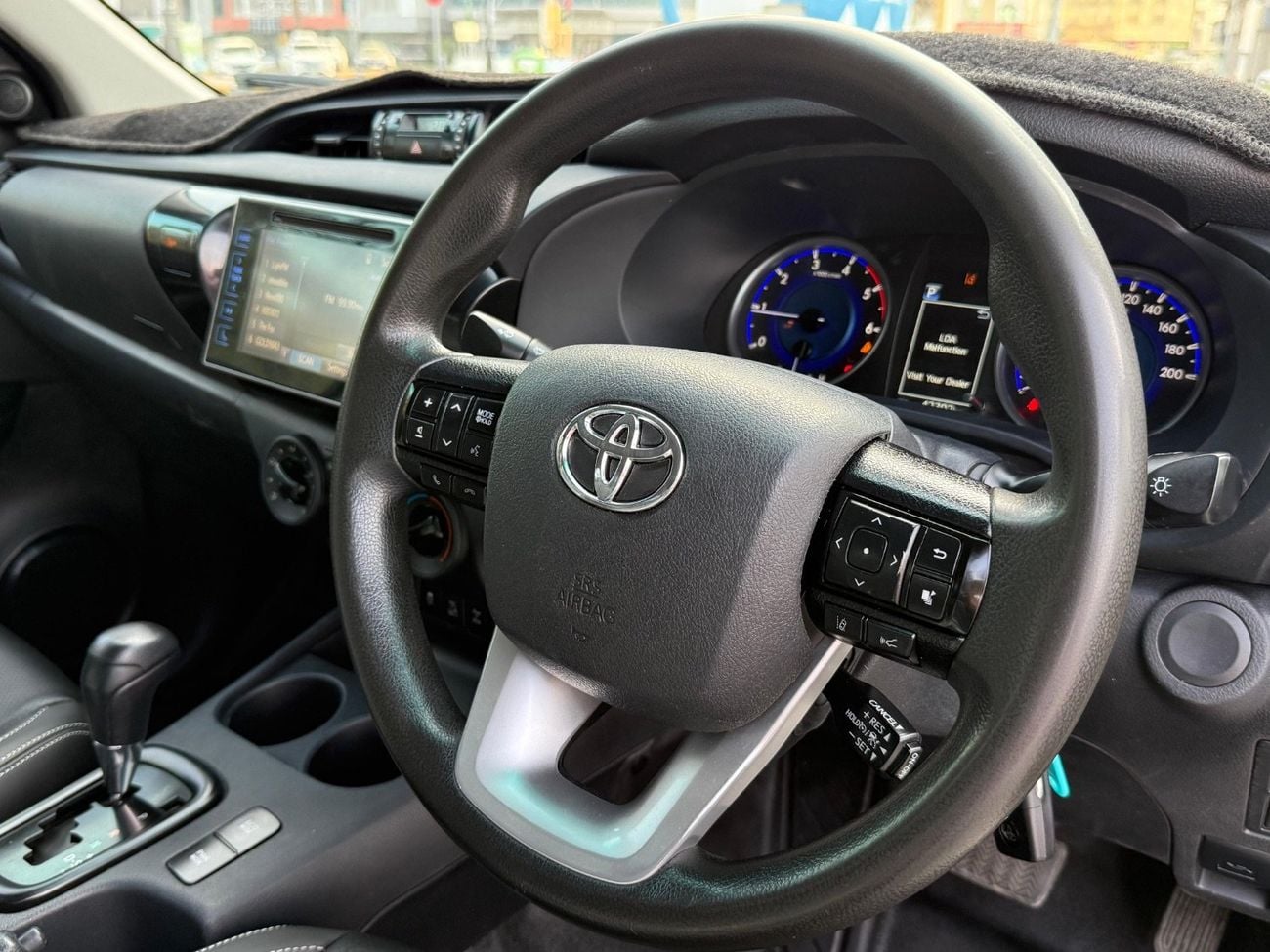 Toyota Hilux SR5 shape