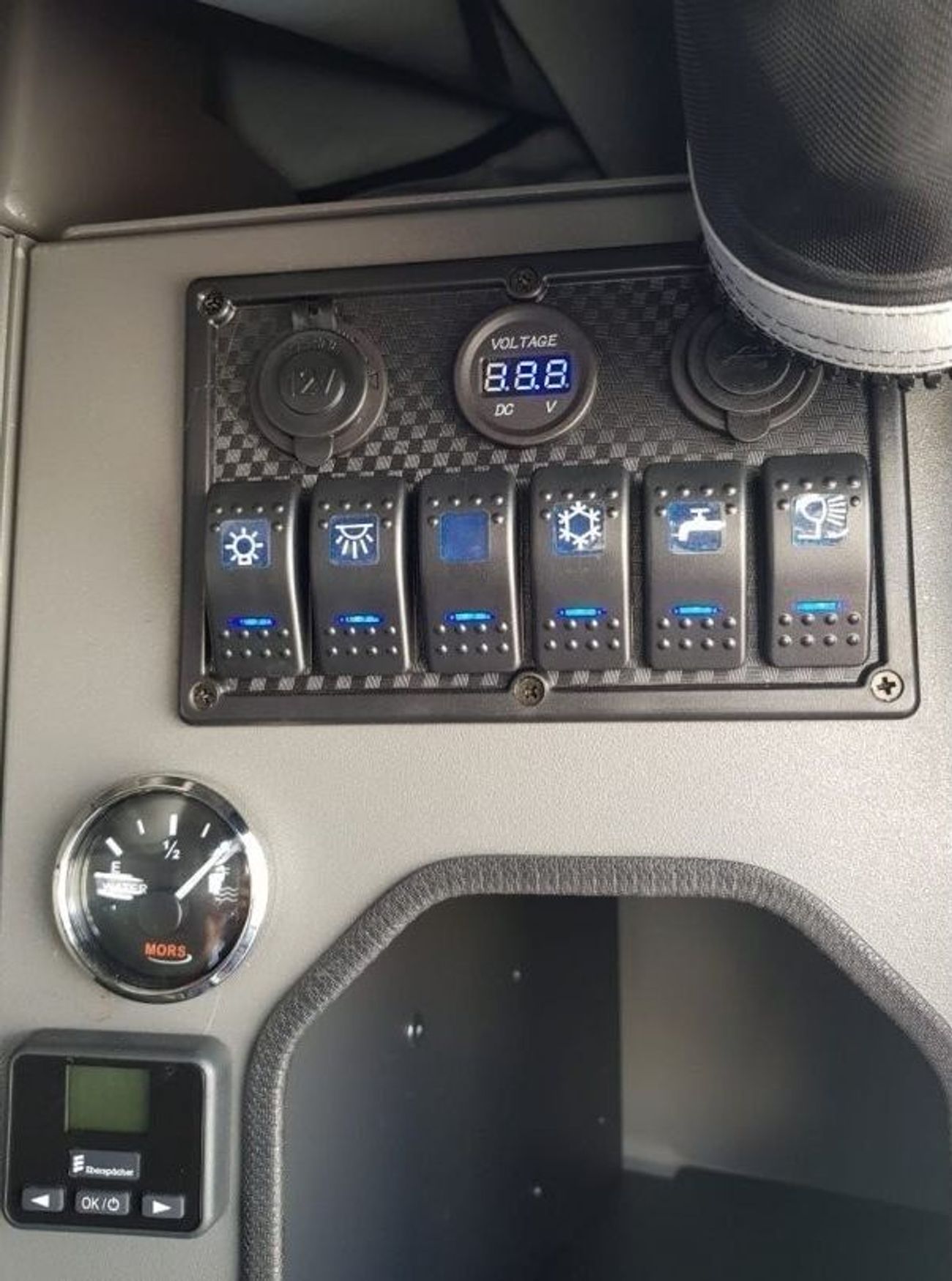 Toyota Hilux Toyota Hilux 2.4L Diesel 4x4 A/T Camper Edition 2020 YM