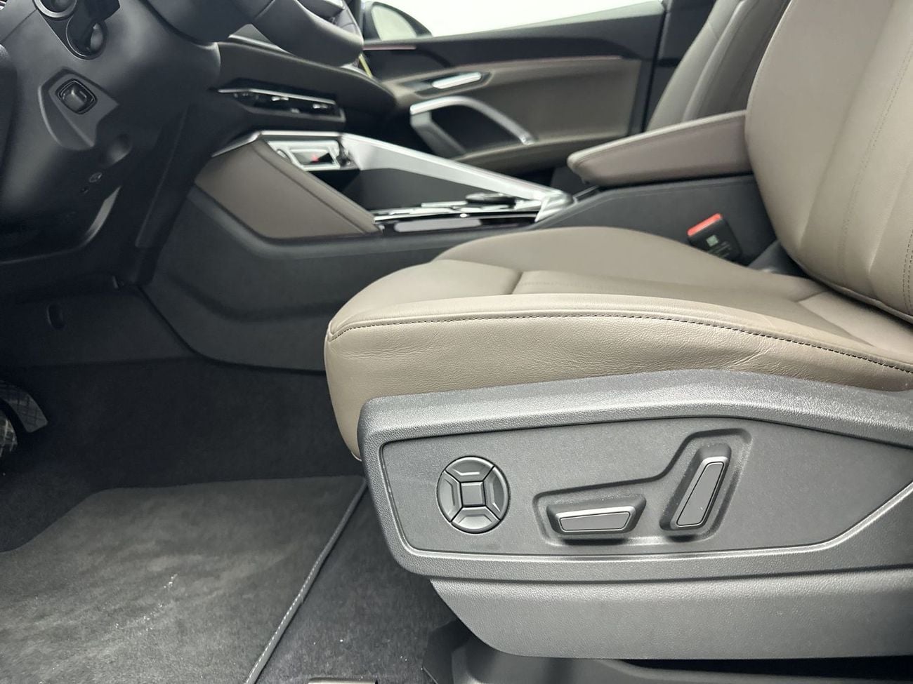 أودي Q5 Q5 Sportback TFSI quattro 204hp (Ref# 58552)