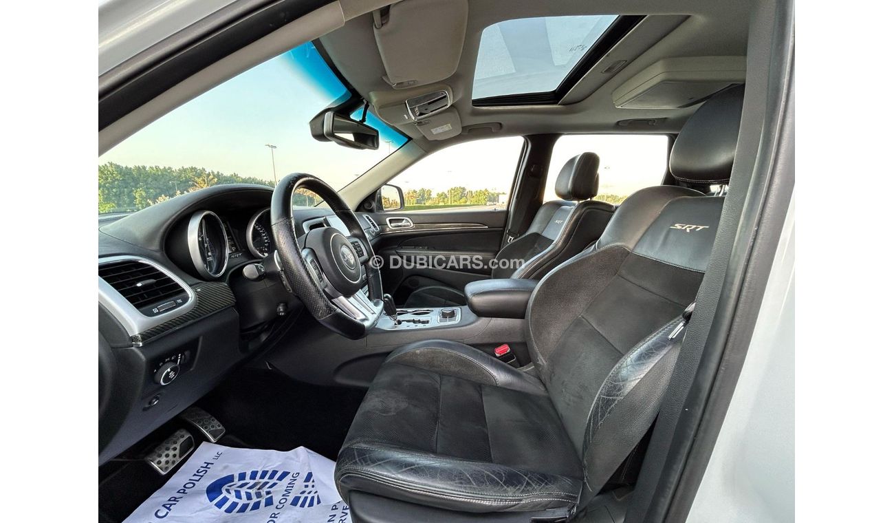 Jeep Grand Cherokee SRT8 Jeep grand cherokee 2013 SRT V8 GCC // orginal paint // Accident Free // Perfect condition