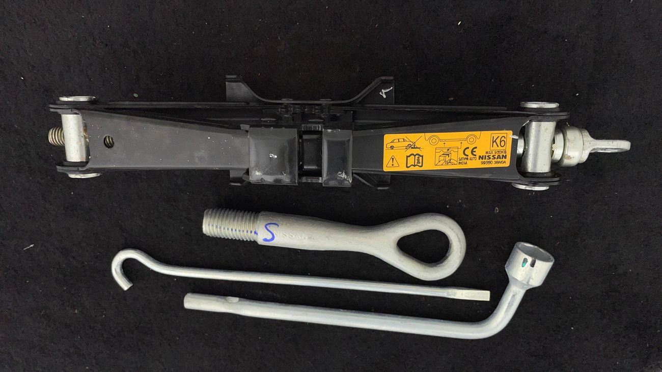 نيسان صني SV 1.5 | بدون دفعة مقدمة | اختبار قيادة مجاني للمنزل