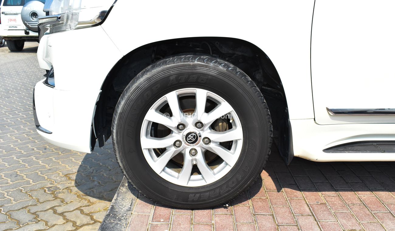 Toyota Land Cruiser GXR V8 With VXR Badge