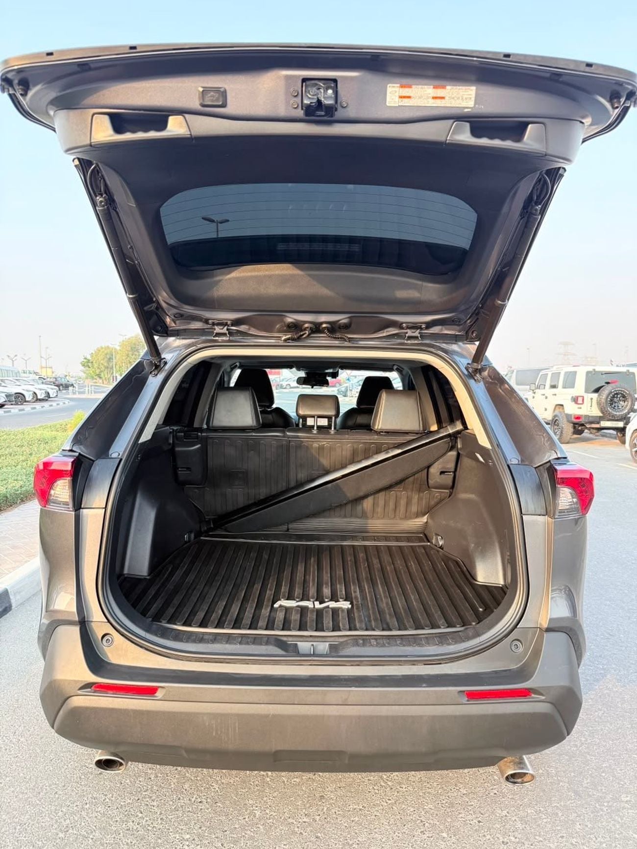 Toyota RAV4 XLE HEV Hybrid premium