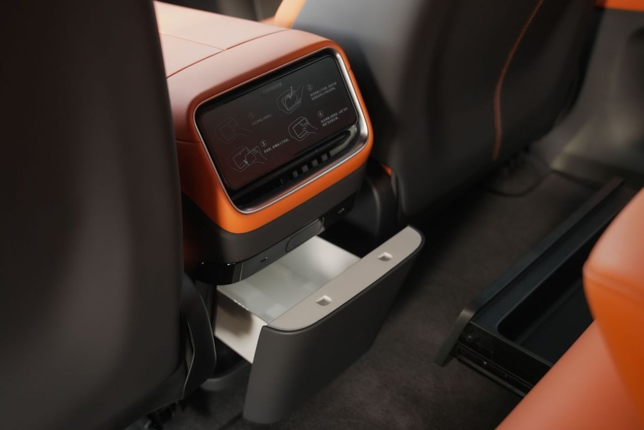 شاومى YU7 Xiaomi YU7 2025 – Ultra-long Range High-Performance 4WD Max