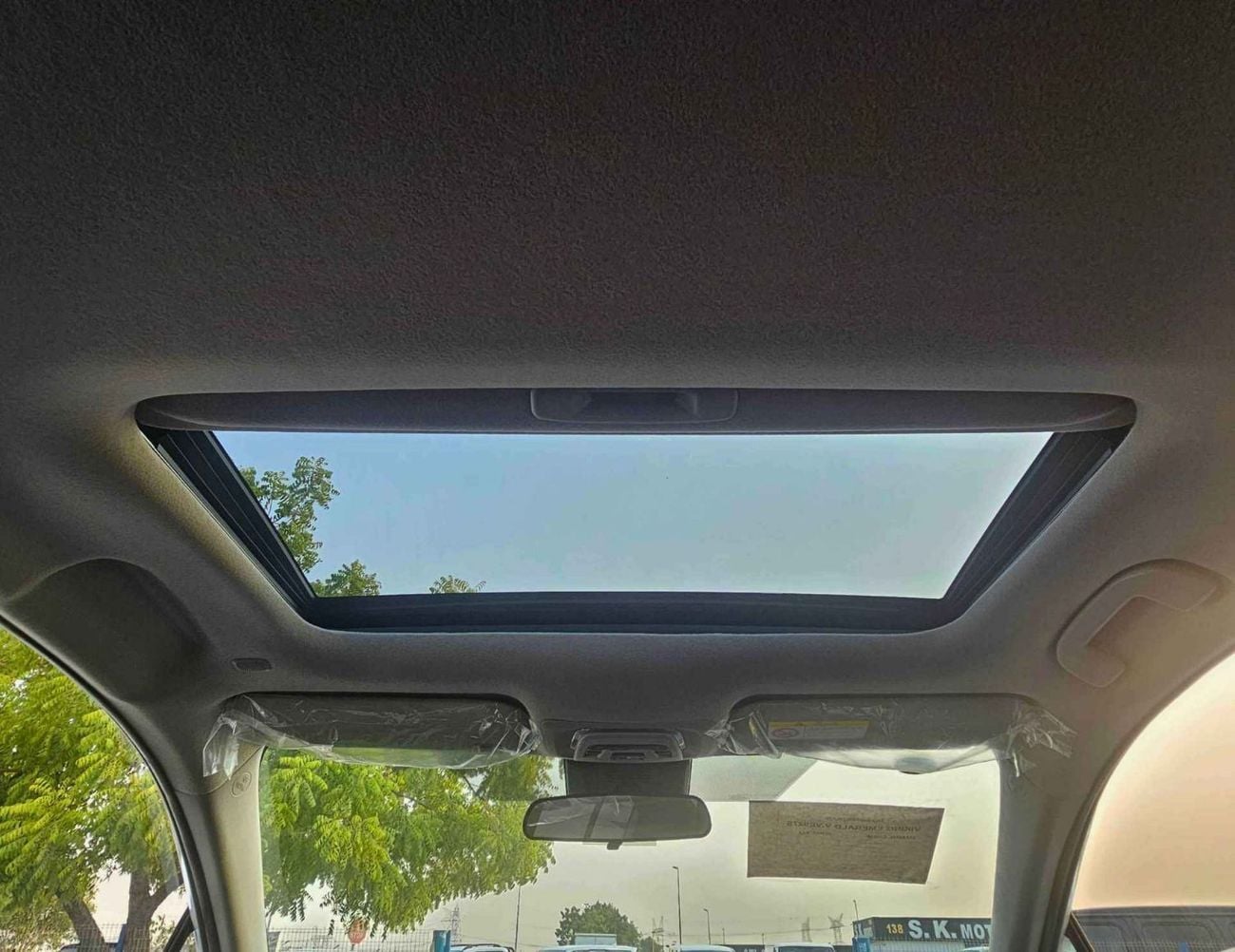 تويوتا ليفين HEV LUXURY HYBRID/ 1.8L PETROL A/T / SUNROOF, REAR CAMERA/CODE # LL18HEV