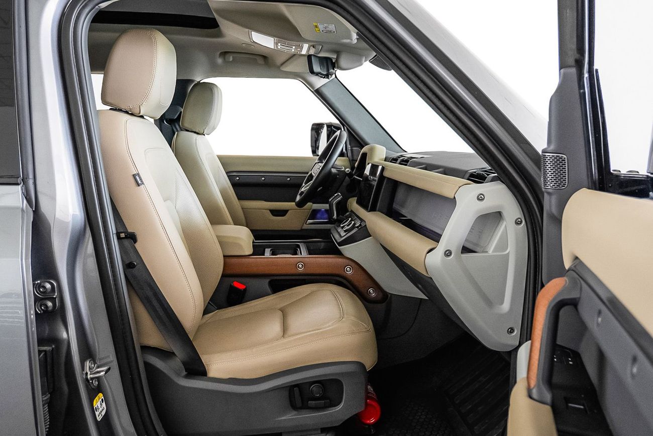 لاند روفر ديفندر 110 SE P300 2.0L