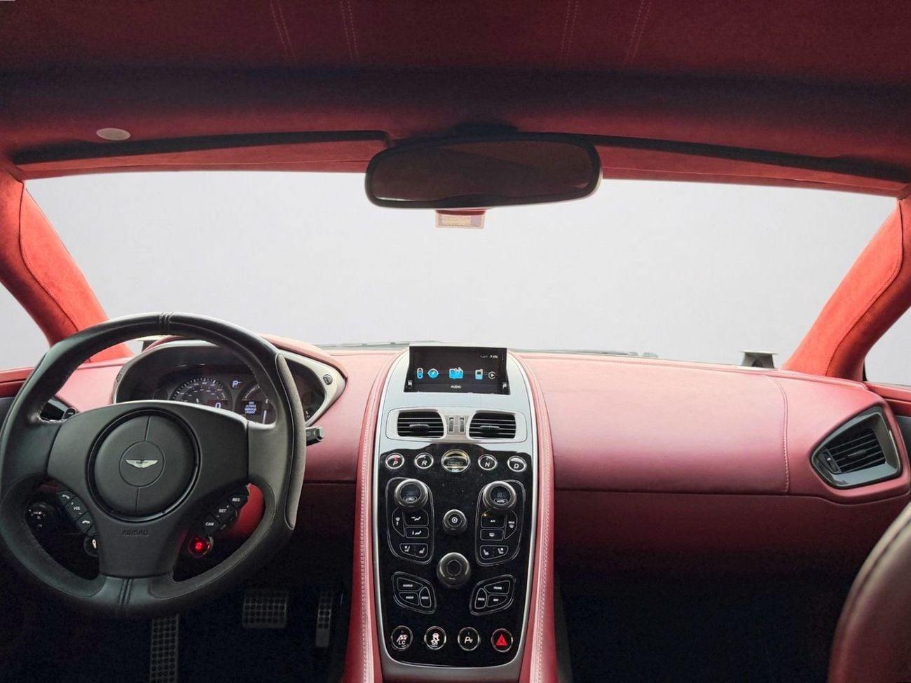 Aston Martin Vanquish STD RARE FULL CARBON SPEC | GCC CAR | V12 ENGINE | 2014