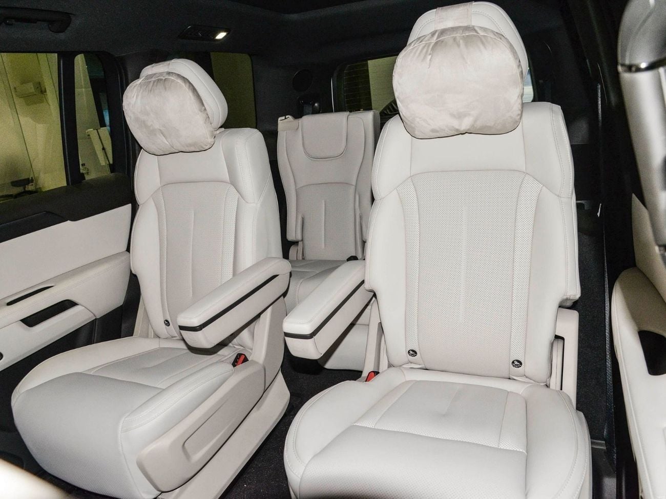 ROX 01 2026 rox01 7 seater black-white rox01 7seater gray-white