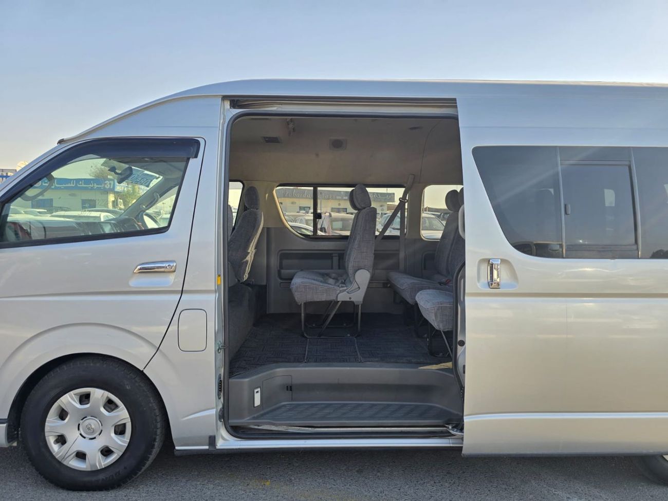 Toyota Hiace TOYOTA HIACE COMMUTER VAN RHD 2006 MODEL 2.7 L PETROL AUTOMATIC(PM02168)