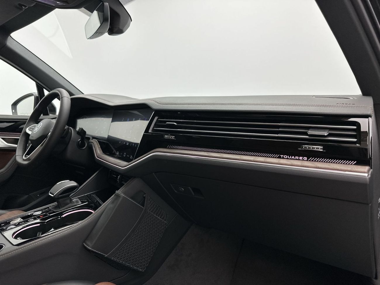 Volkswagen Touareg Touareg Elegance - Tirano (Ref#00417) / 39,100 AED SAVINGS from New Car