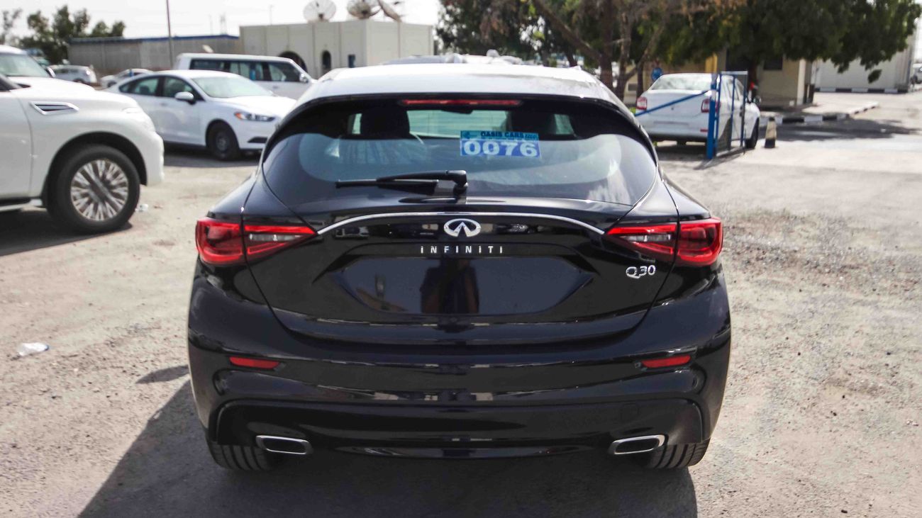 Infiniti Q30