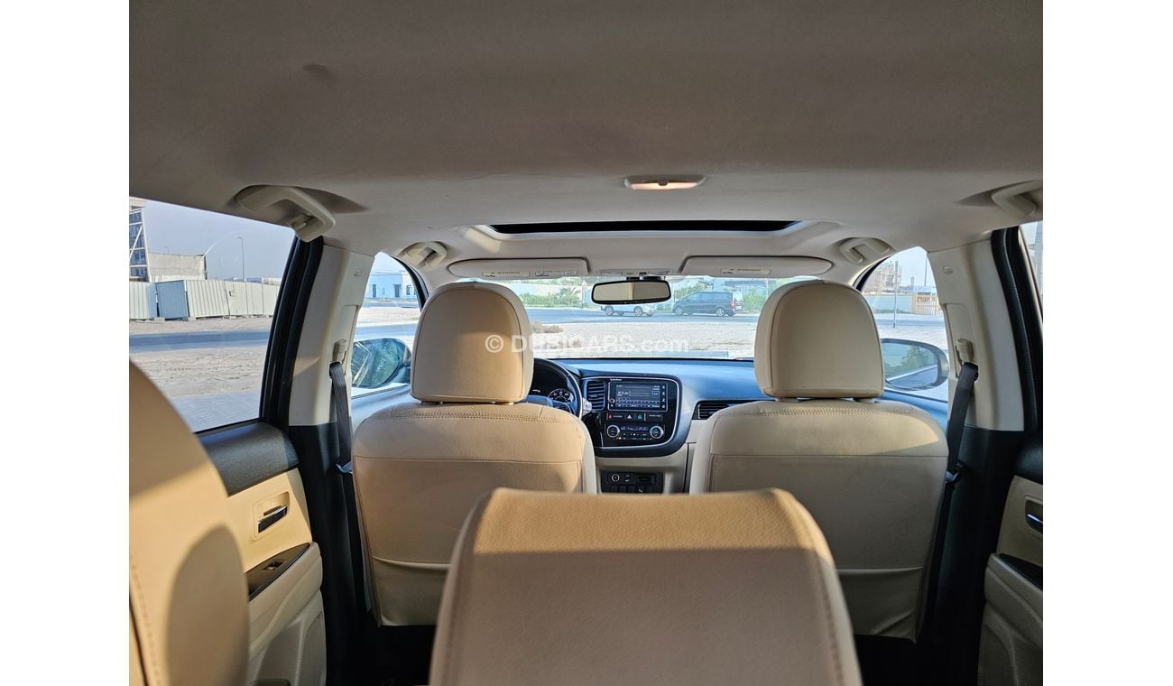 ميتسوبيشي آوتلاندر Full Option | Sunroof | Original Airbags | 7 Seats