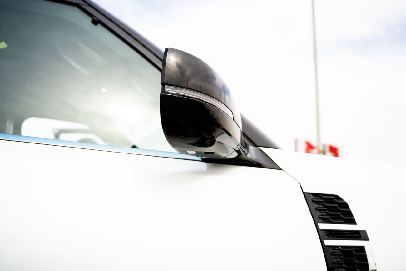 Nissan Patrol Nissan Patrol Platinum 2026    3.5  L White roof black