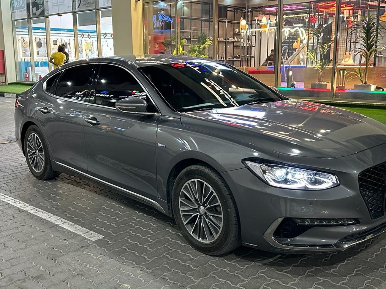 Hyundai Azera Hyundai Azera Hybrid, imported from Korea