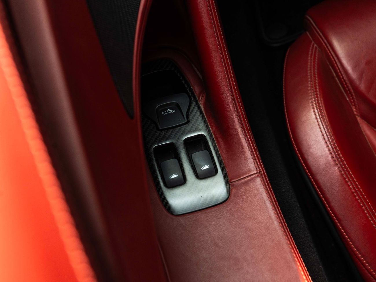 McLaren 570GT AED 13,933 PM • 570 GT CARBON FIBER • ONLY 51,000 KMS • 3.8L TURBOCHARGED V8