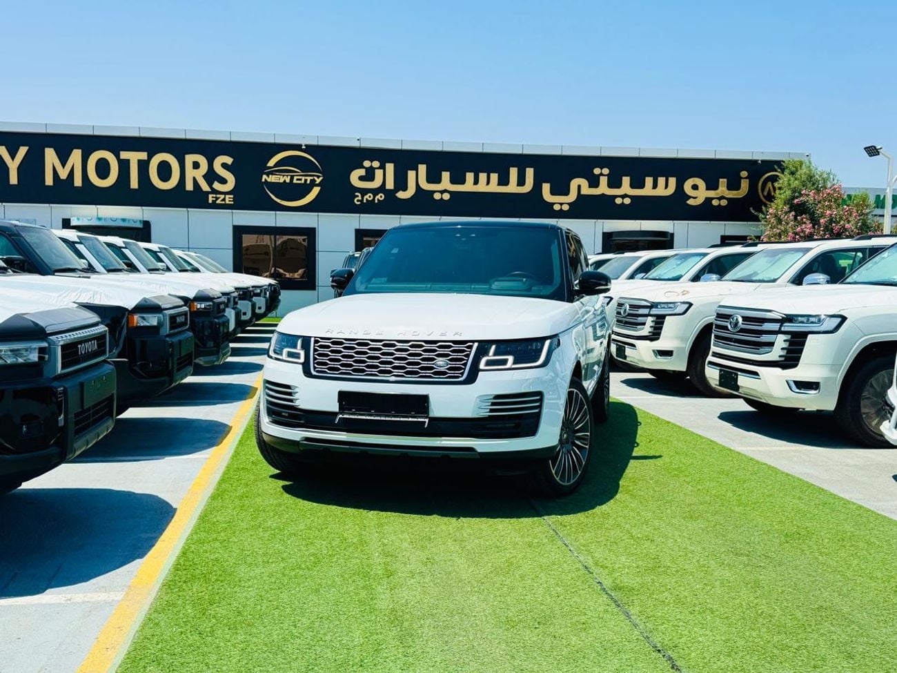 Land Rover Range Rover Range Rover Autobiography 5.0L Supercharged V8 engine producing 525-565 horsepower