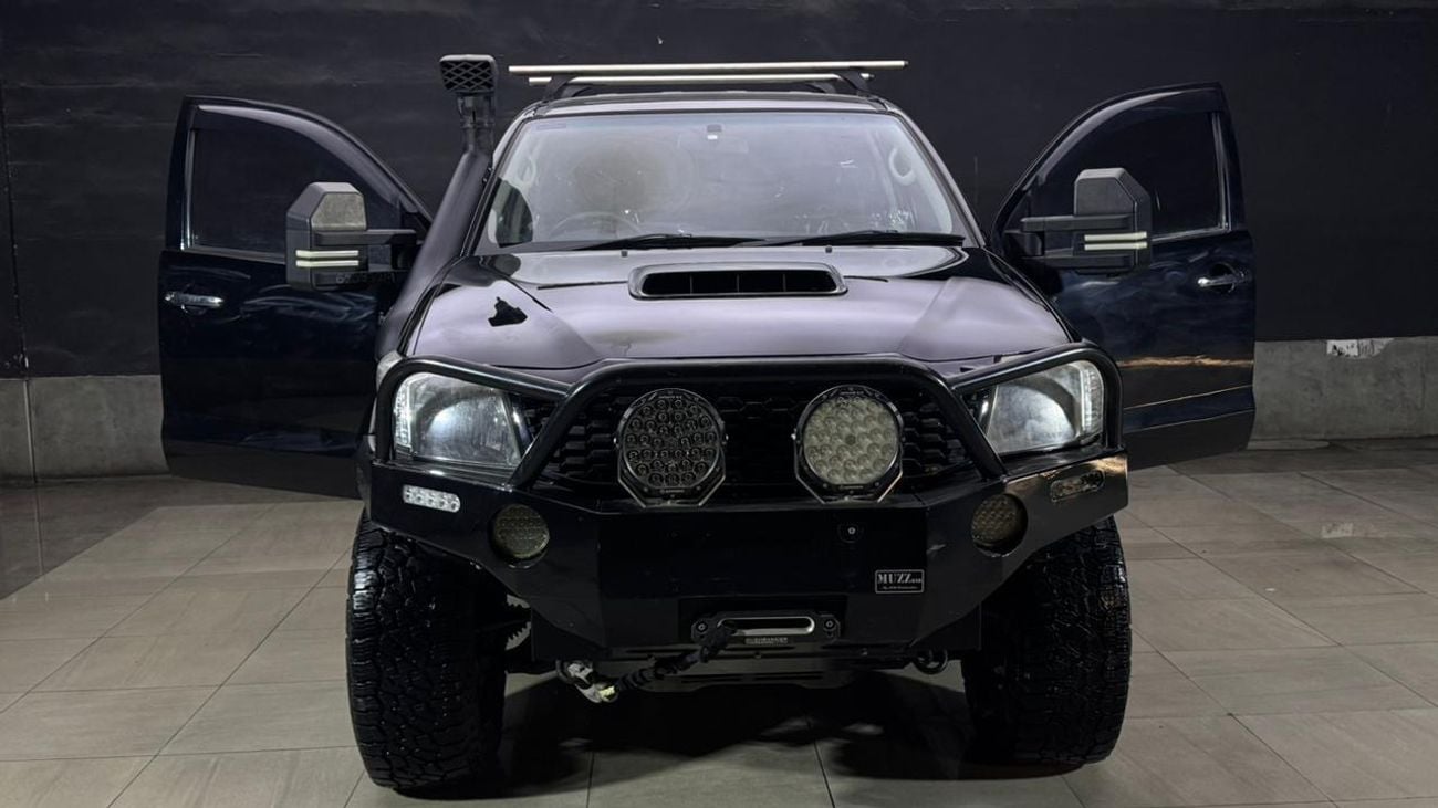 Toyota Hilux Diesel Engine 3000 CC ,Automatic Gear ,2015 Model ,Only For Export Available