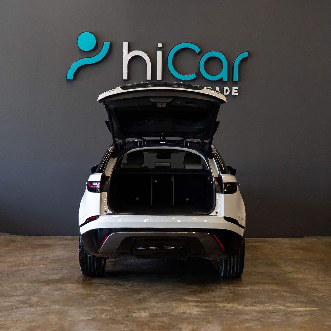 Land Rover Range Rover Velar P250 R-Dynamic SE 2.0L AED 2,490 pm  • 0% Downpayment • Velar P250 SE R-Dynamic • 1 Year Warranty