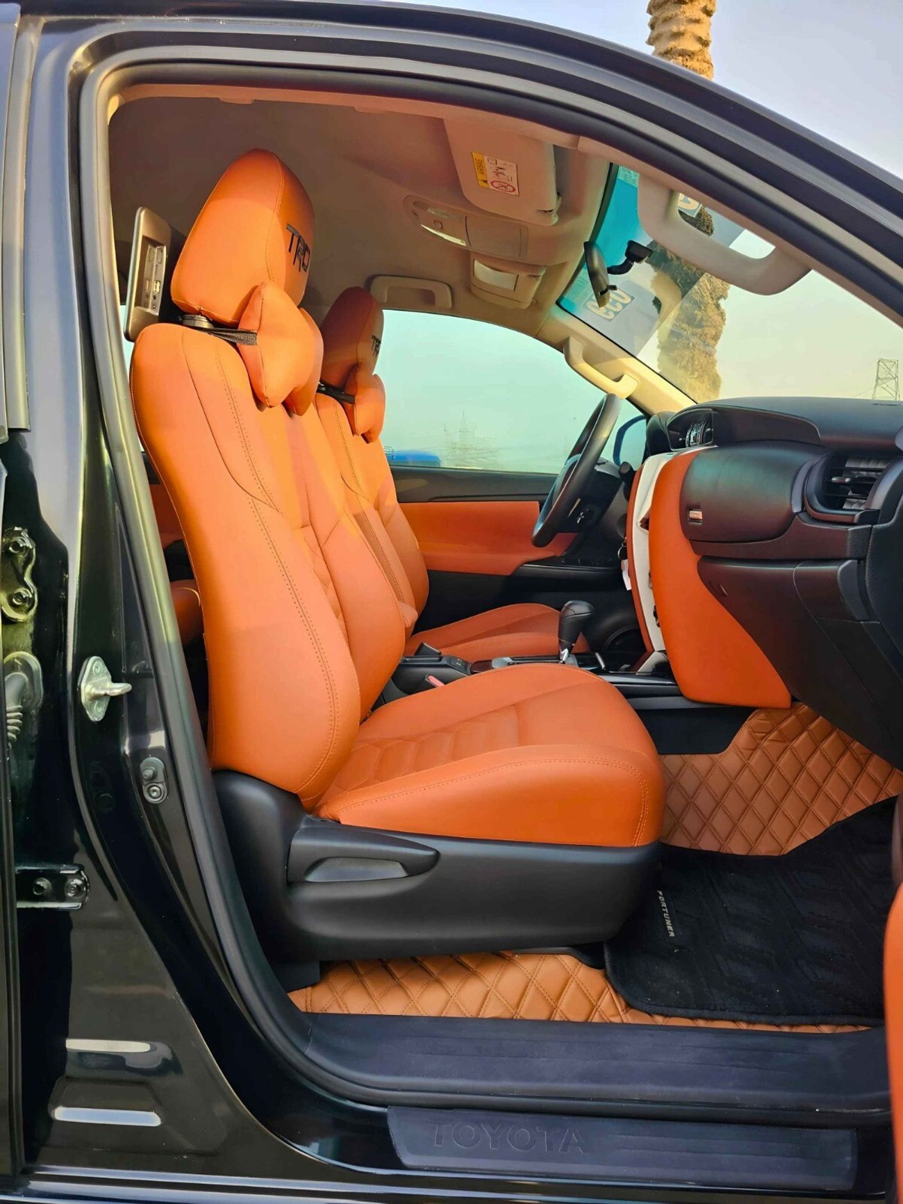 Toyota Fortuner EXR V4 / BLACK  EDITION / FULL OPT / WHITE  ROOF /LOT#8540