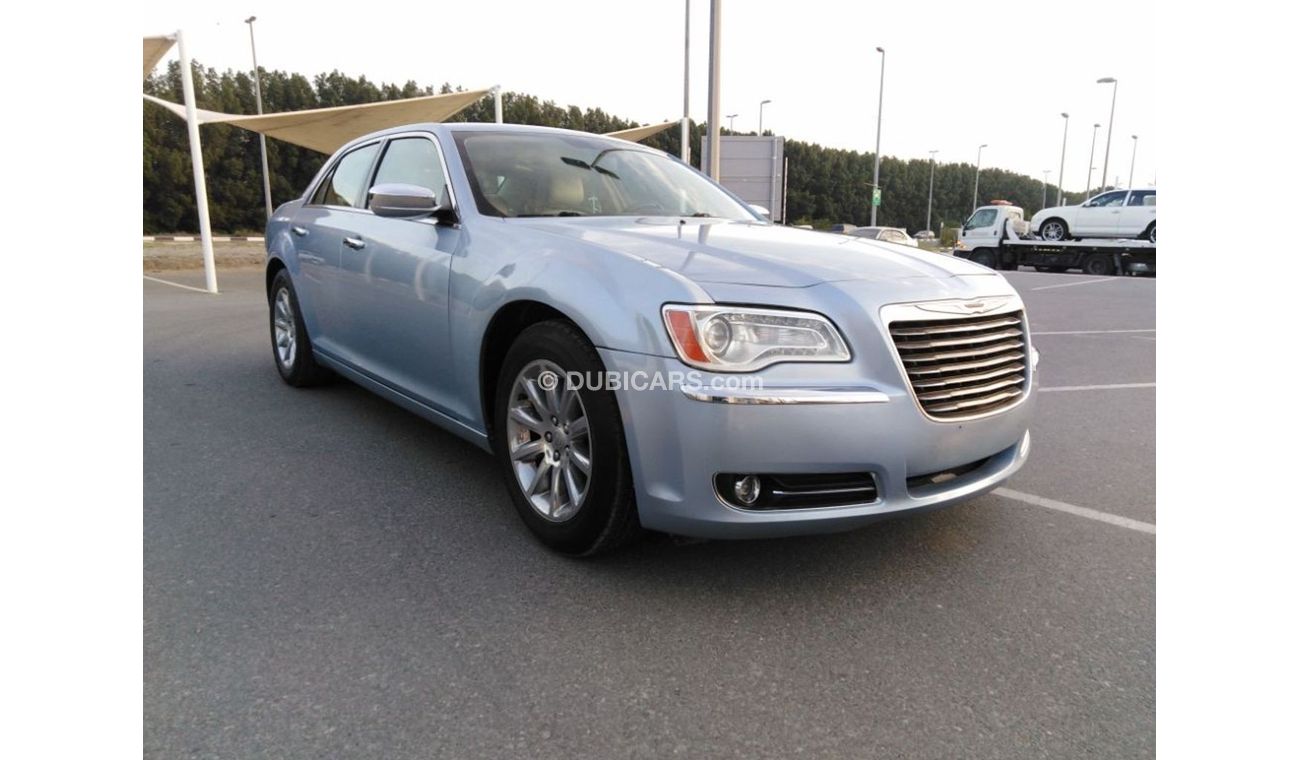 كرايسلر 300C كرايزلر موديل 2012 بحالة ممتازة جدا كامل الموصفات للبيع