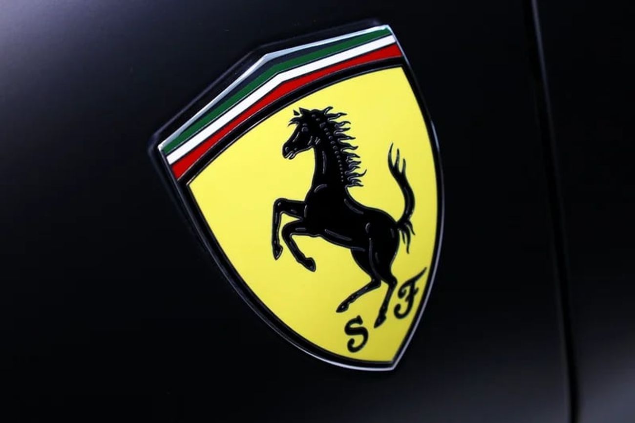 Ferrari SF90 Stradale Carbon Fiber Racing Seats w/ Lifter, Agency Warranty + Service Package!!