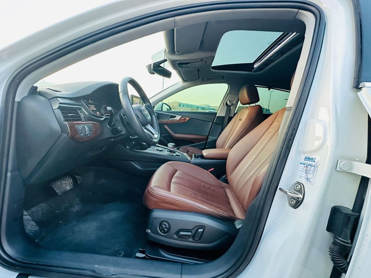 أودي A4 30 TFSI ديزاين S لاين و سبورت باكج