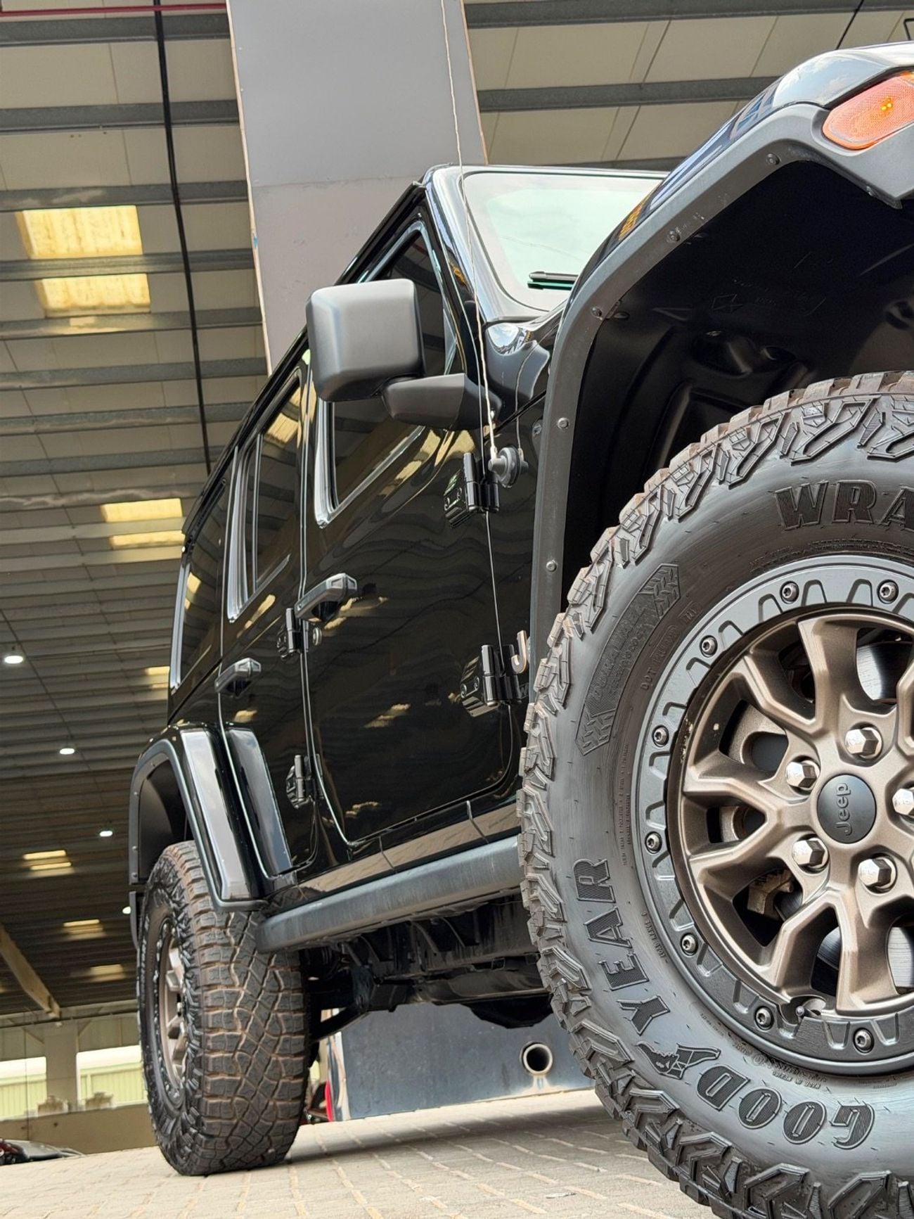 جيب رانجلر 392 / V8 6.4L / FOX ADJUSTABLE SUSPENSION / VARIABLE EXHAUST / ELECTRIC SIDE STEPS / DEFLOCK /