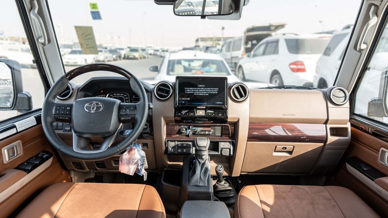 تويوتا لاند كروزر 70 2026 Toyota Land Cruiser LC76 2.8L AT Diesel (Black-Brown)